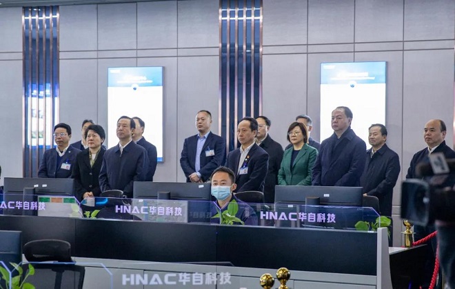 湖南省委書記許達(dá)哲一行考察華自科技2.jpg 湖南省委書記許達(dá)哲一行考察華自科技2.jpg